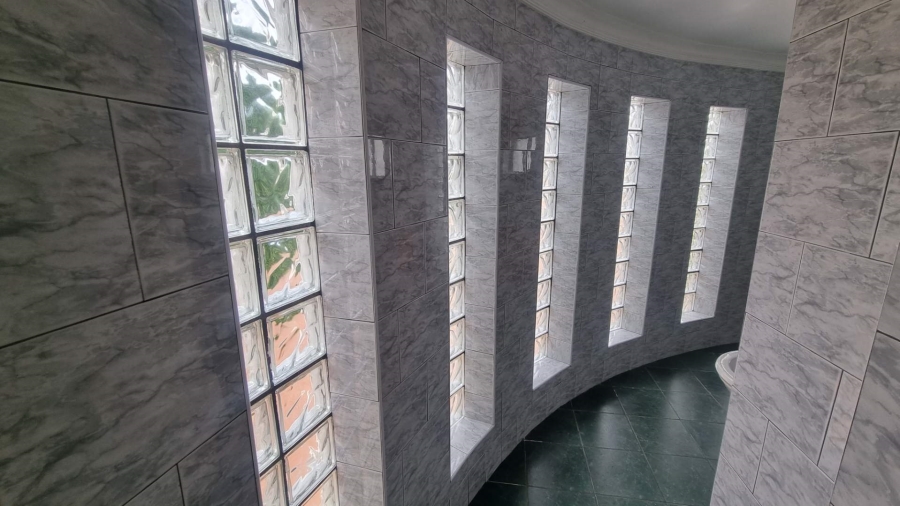 5 Bedroom Property for Sale in Yzerfontein Western Cape